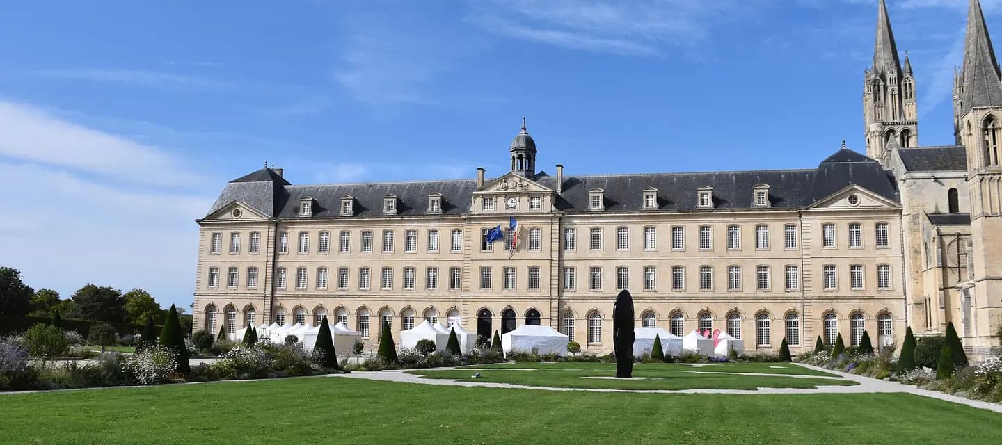 Caen - Abbaye aux Hommes 30 : vue de Caen