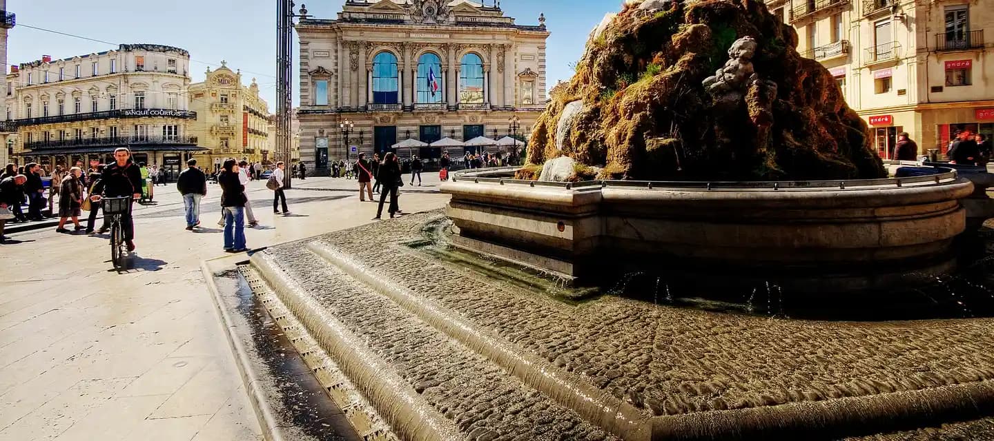 Montpellier Place de la Comédie : vue de Montpellier-Nîmes