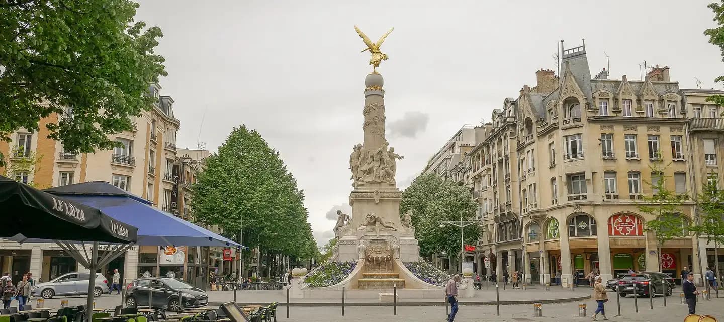 Subé Fountain, Reims, France : vue de Reims
