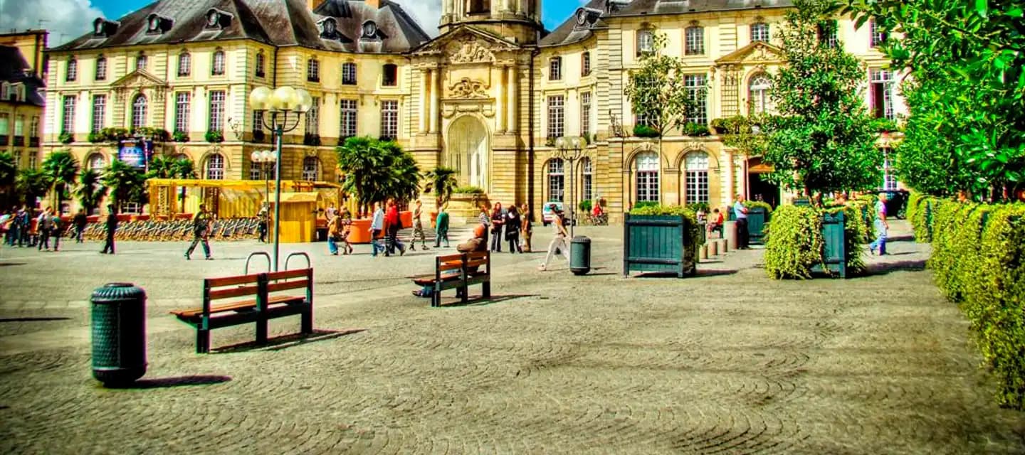 Place de la Mairie, Rennes, France : vue de Rennes