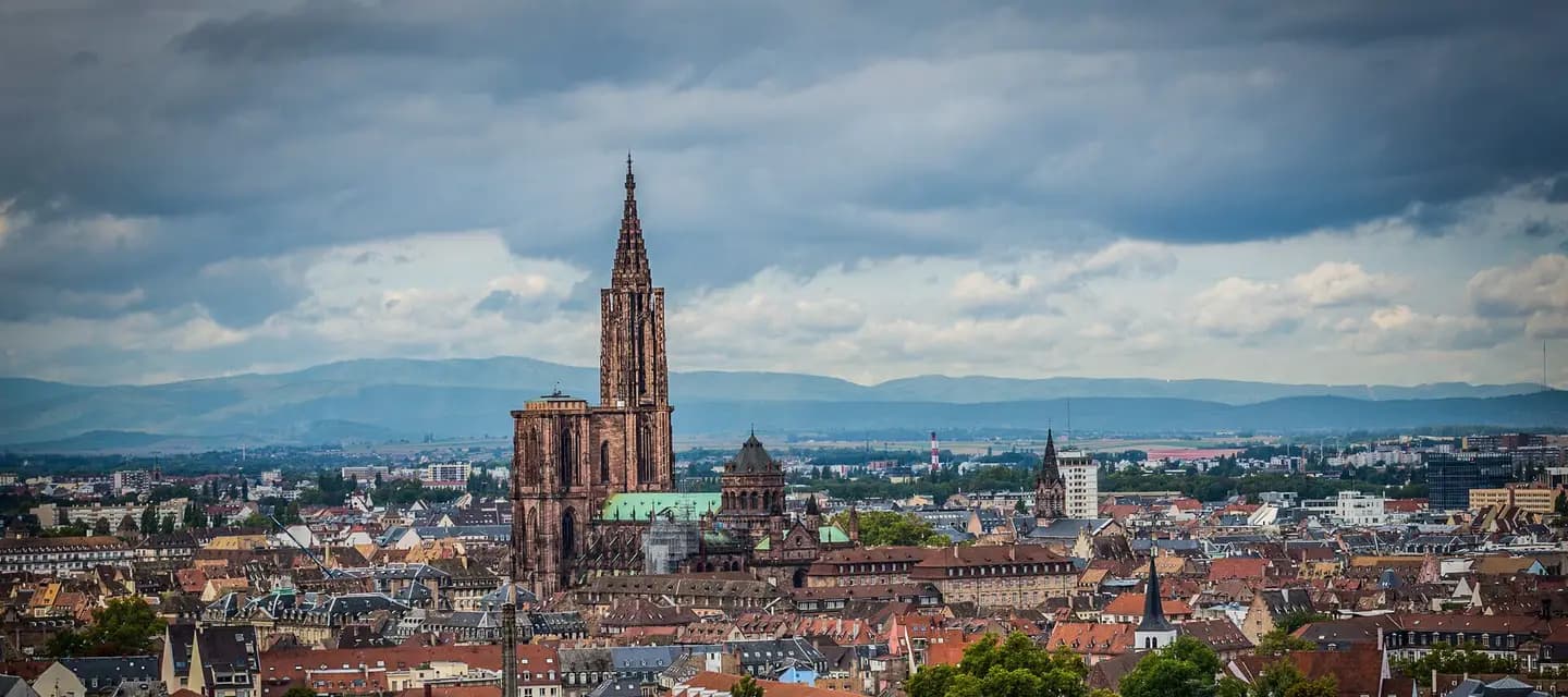 Strasbourg vue aérienne vers la cathédrale septembre 2015 : vue de Strasbourg