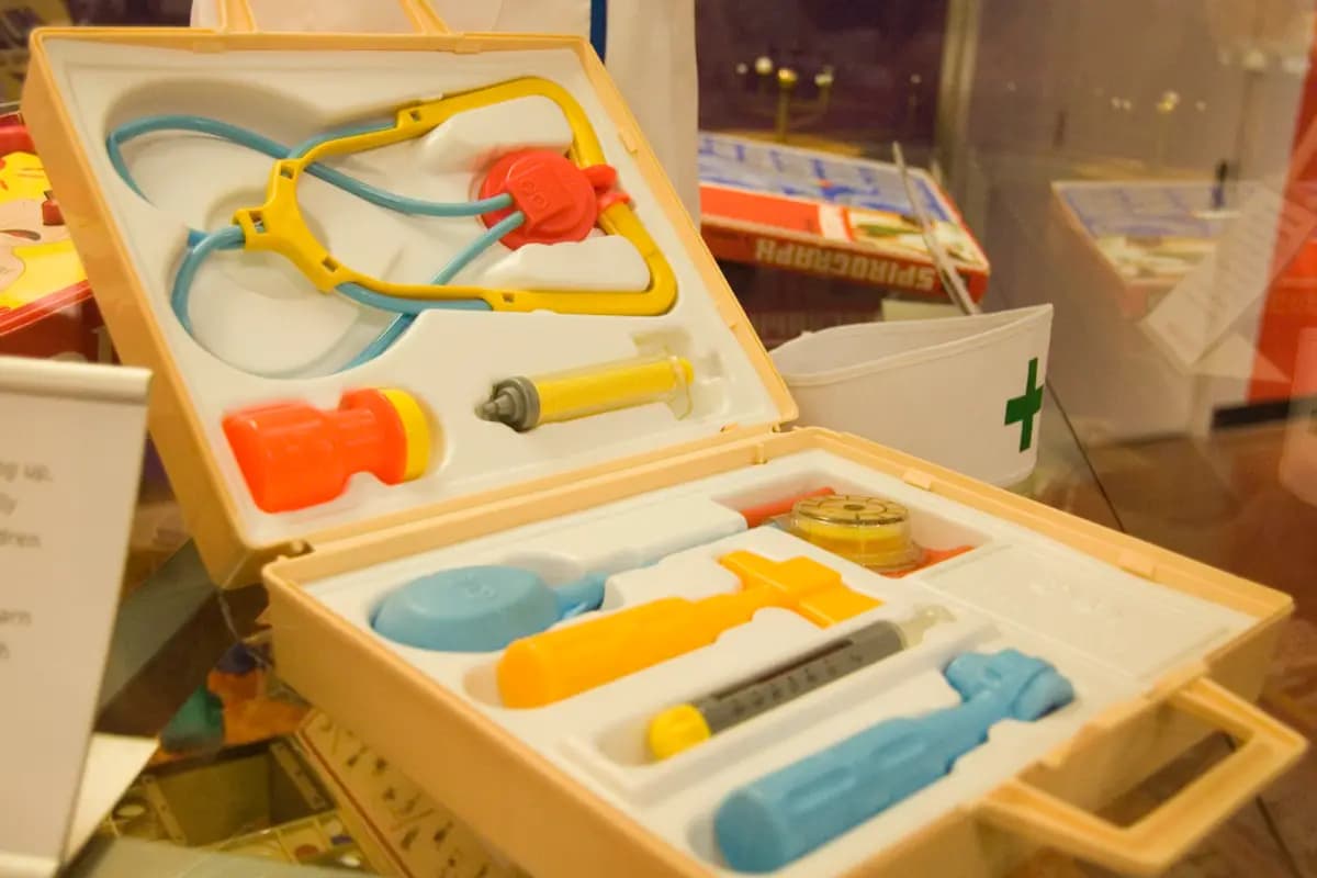 Mallette de docteur en jouet pour enfant, avec stéthoscope et seringue en plastique